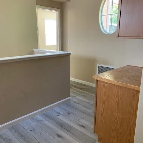 Grey LVP floor with wood grain texture