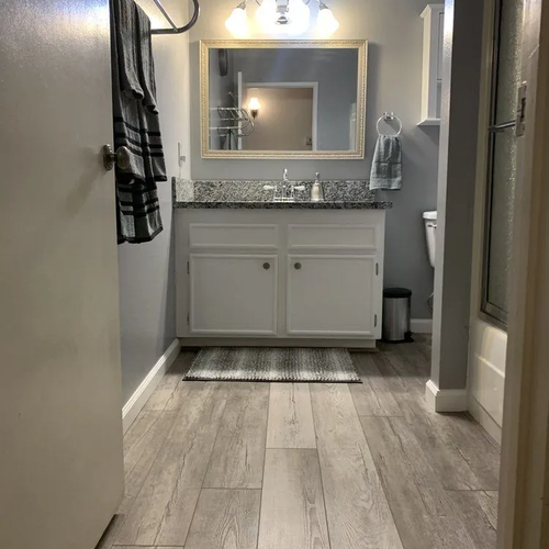 Laminate floors in a bathroom